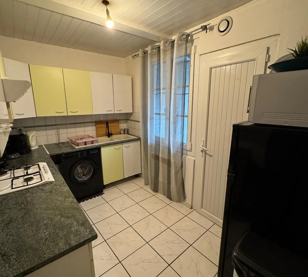 Apartment Spacious Flat, 7 People, 5 Beds Louvres France