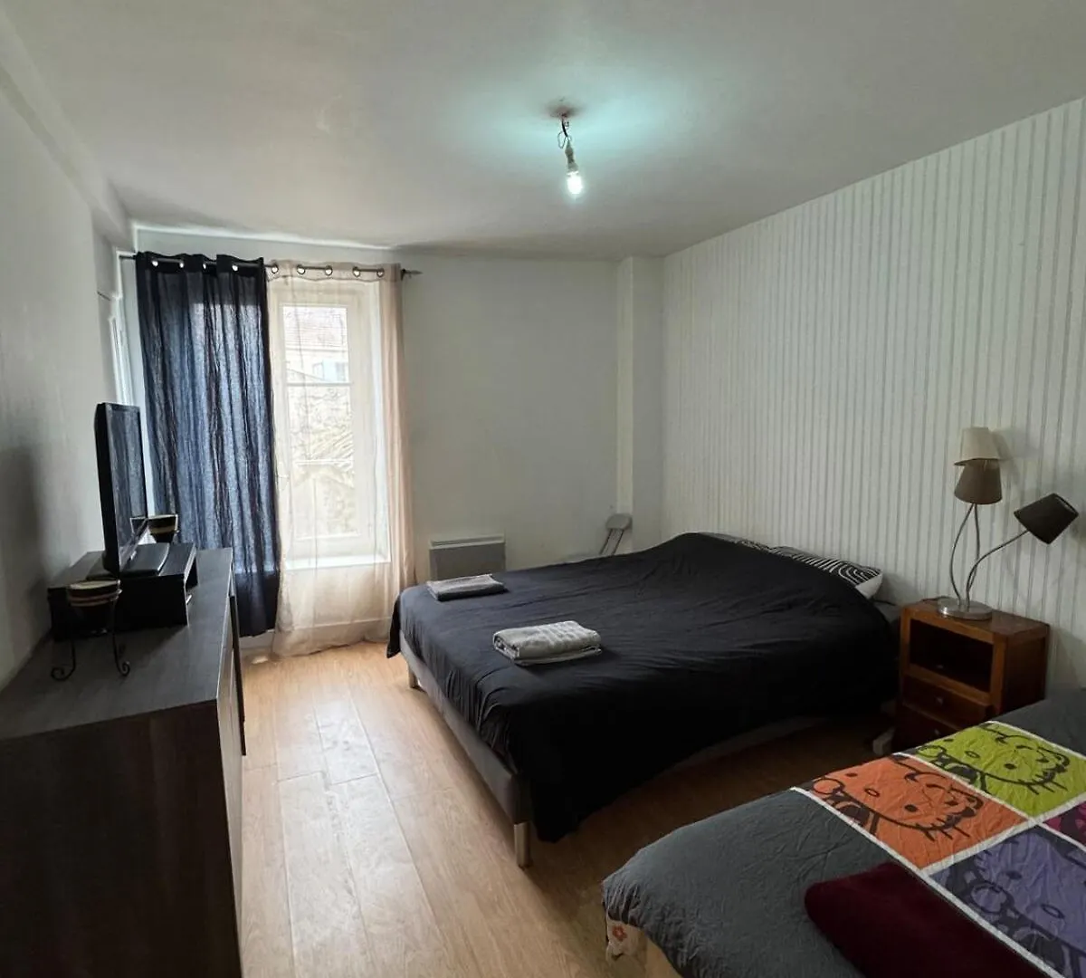 Apartment Spacious Flat, 7 People, 5 Beds Louvres