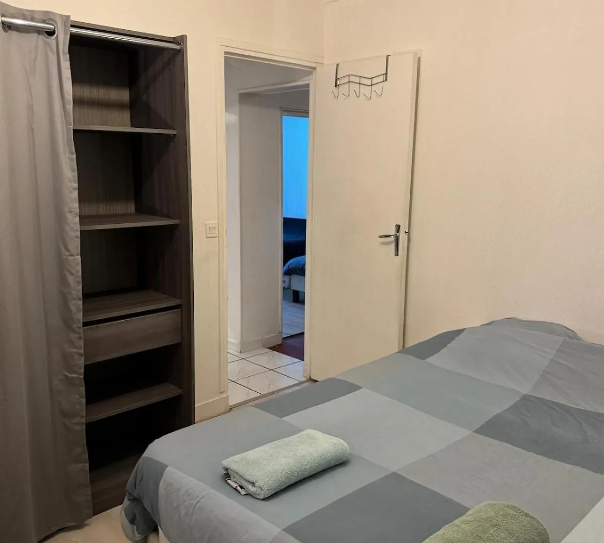 Spacious Flat, 7 People, 5 Beds Louvres 0*,
