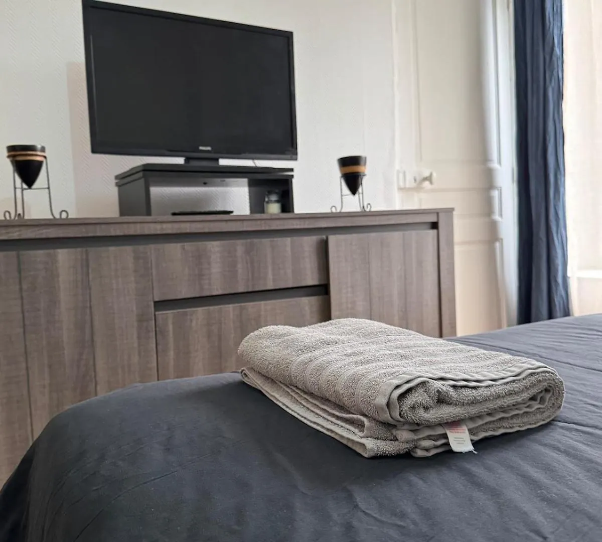 Spacious Flat, 7 People, 5 Beds Louvres Apartment
