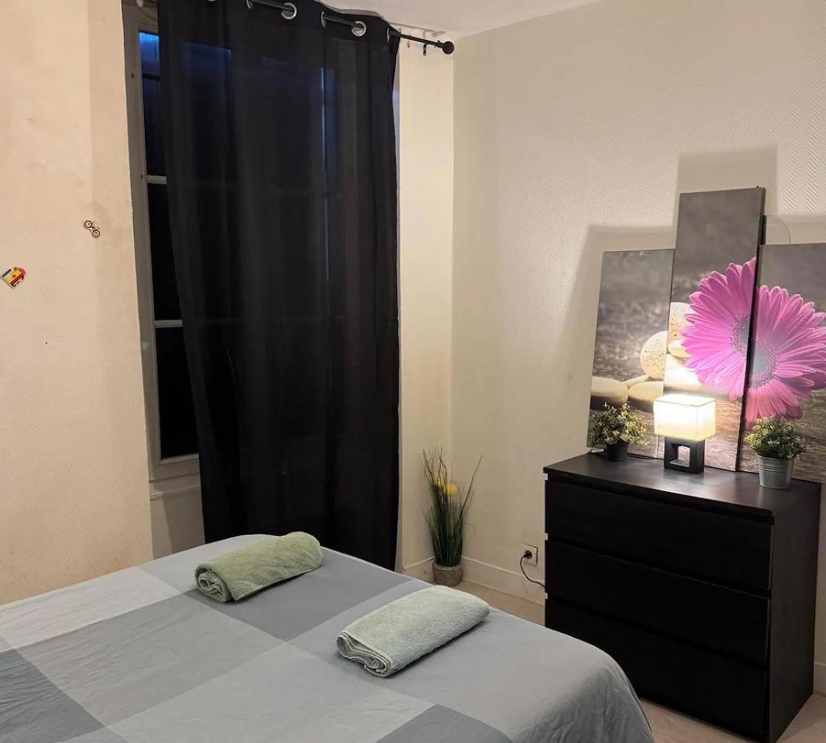 Spacious Flat, 7 People, 5 Beds Louvres