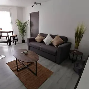 Appartement Great Bright And Spacious Apart + Private Parking, Louvres